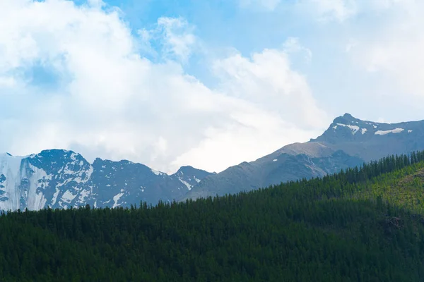 Bergkette Unter Wolken Felsen Für Wandern Und Tourismus — Stockfoto