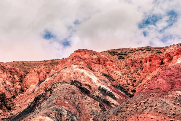 Colinas Coloridas Vale Montanha Colinas Vermelhas Areia Seca Dia Quente — Fotografia de Stock