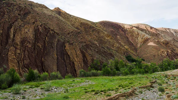 Wüstenlandschaft Sommertagen Rote Hügel Ähnlich Der Marslandschaft Bodenerosion Canyon Wassermangel — Stockfoto