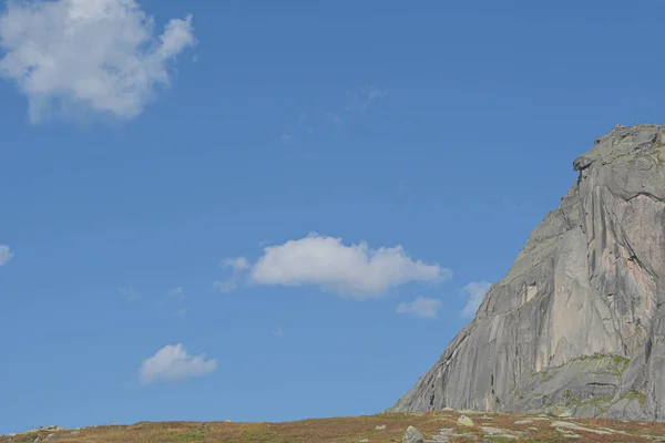 Gipfel Unter Blauem Himmel Mit Wolken Vorbereitung Auf Den Bergkamm — Stockfoto