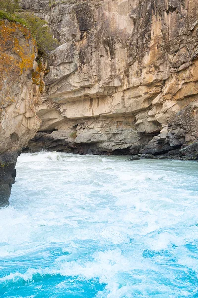 Блакитна Вода Ється Скелях Морський Серфінг Швидкий Потік Гірської Річки — стокове фото
