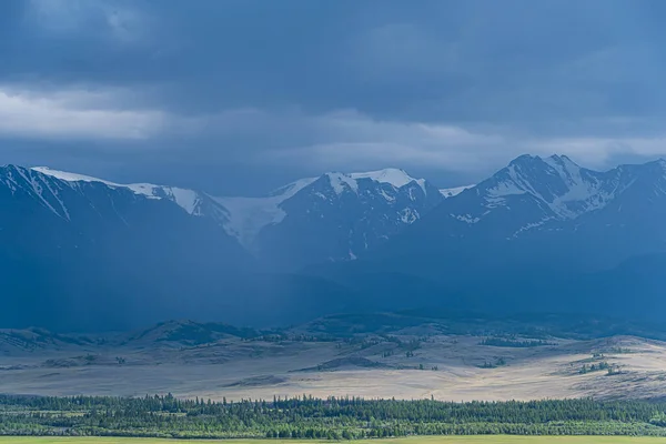 Штормове Небо Над Скелястим Хребтом Чекаючи Дощу Шторму Гірській Долині — стокове фото