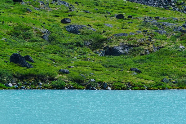 Mořský Záliv Kamenitým Břehem Tyrkysové Jezero Skalách Horská Řeka Modrou — Stock fotografie