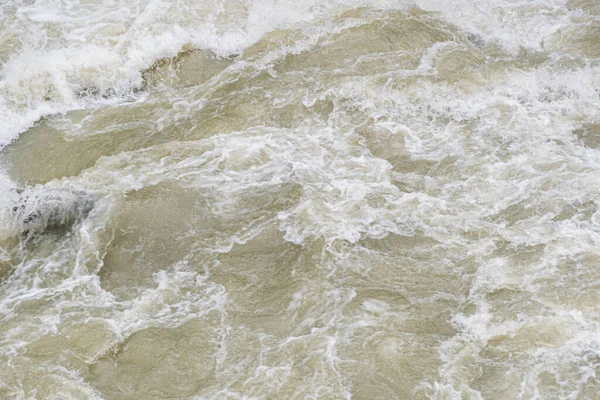 流れの速い川や海の嵐波海の波 — ストック写真