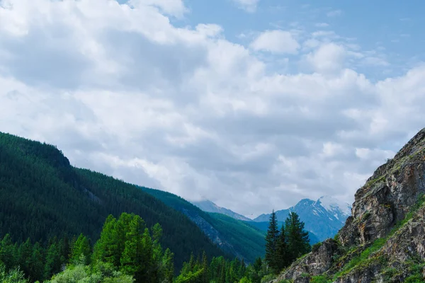 Silhuett Bergskedja Vid Horisonten Klippor Och Klippor Bergsdalen Turist Resa — Stockfoto