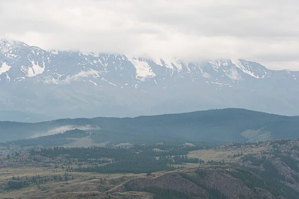 Pics Neige Horizon Crête Roches Sous Ciel Nuageux Dans Vallée — Photo