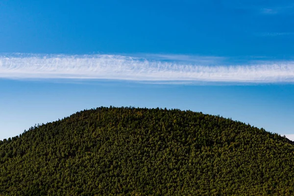 Colinas Verdes Doces Abaixo Céu Nublado Azul Panorama Paisagem Montesa — Fotografia de Stock