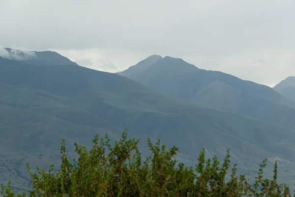 Valle Montaña Bajo Cielo Nublado Cresta Roca Horizonte Senderismo Las — Foto de Stock