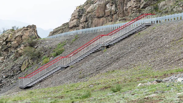 Escadas Metal Com Grades Encosta Montanha Movendo Para Cima Para — Fotografia de Stock