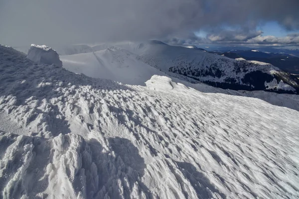 Winterlandschaft der Berge — Stockfoto