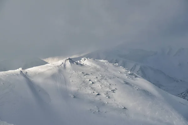 Paisaje de invierno de montañas Imagen De Stock