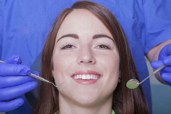 Paciente feliz no dentista — Fotografia de Stock