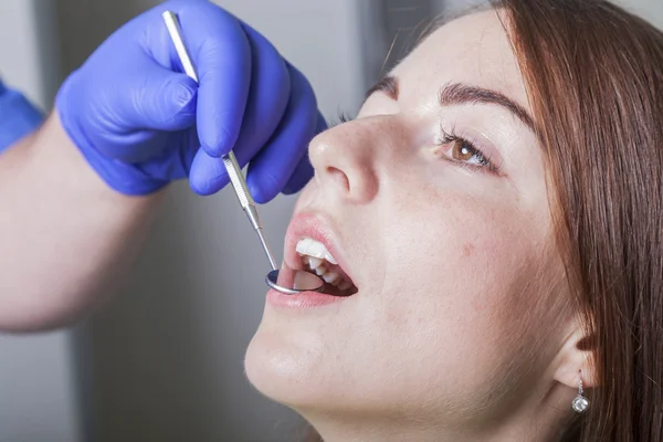 Nahaufnahme beim Zahnarzt — Stockfoto