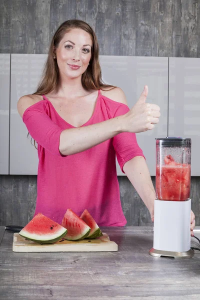 Woman in the kitchen thumbs up — Stock Photo, Image