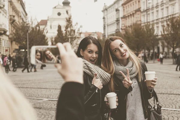 Passer Takes Photo Silly Female Couple Posing Making Tags — Stock Photo, Image