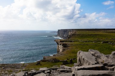 Inish daha fazla, İrlanda