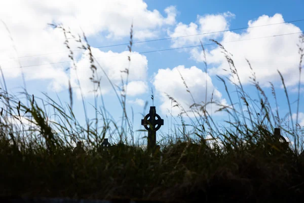 Kelta kereszt a temetőben — Stock Fotó