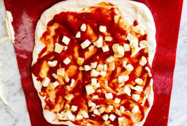 evde pizza hazırlama