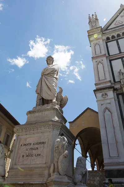 Monument de Dante Alighieri et Basilique de Santa Croce — Photo