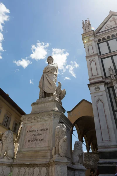 Monument de Dante Alighieri et Basilique de Santa Croce — Photo