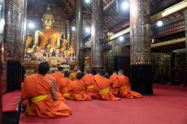 luang prabang keşişler