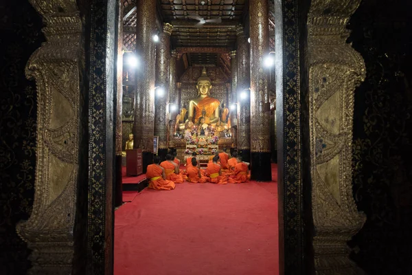 Luang prabang keşişler — Stok fotoğraf