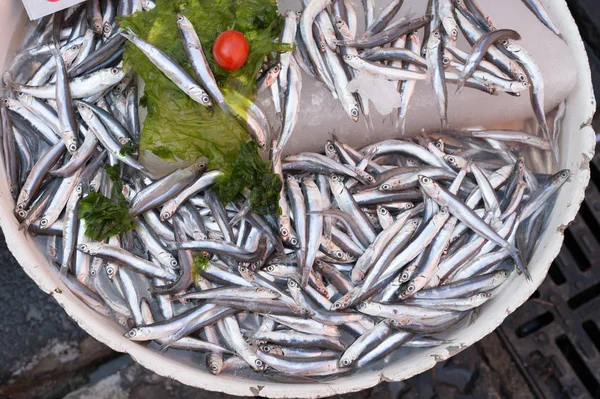 Balık pazarında maruz