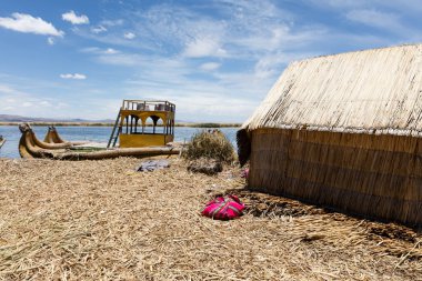 Uro Adaları, Peru 'da tekne.