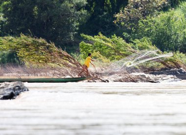 Mekong net ile balıkçılar