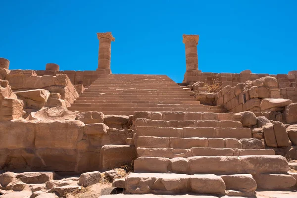 Петра, стародавнє місто в Йорданії — стокове фото