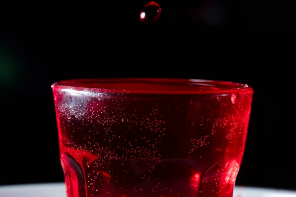 Gotas de líquido vermelho — Fotografia de Stock