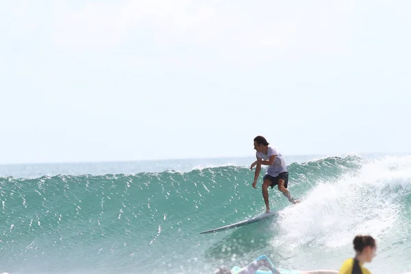 Surfista Corrida Velocidade Onda — Fotografia de Stock