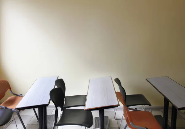 Boş sınıf masaları - Stok İmaj