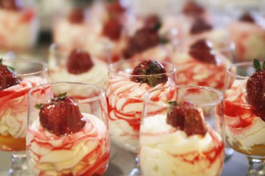 tatlı taze çilek ile