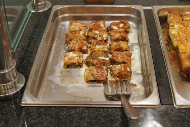 Açık büfe yemek tepsileri