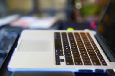 Bir dizüstü bilgisayarın klavyesi