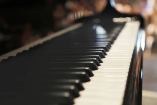 Piano pronto para tocar — Fotografia de Stock