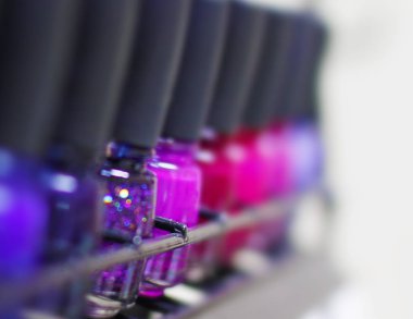 Tırnak cilaları üst üste