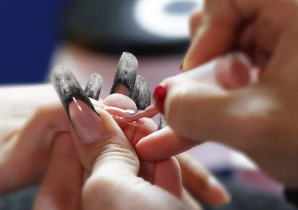 Manicura de uñas y esmalte cuidado de la mujer —  Fotos de Stock