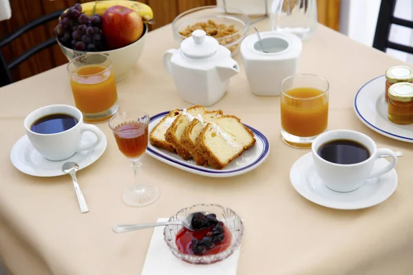 Mesa Desayuno Completa Con Pastel Jugo Café — Foto de Stock