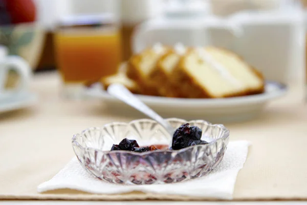 Oszczędzać Wiśniowy Smak Śniadanie Serwowane — Zdjęcie stockowe