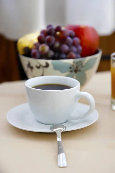 Kawa Śniadanie Sok Ciasta Oraz Owoce — Zdjęcie stockowe