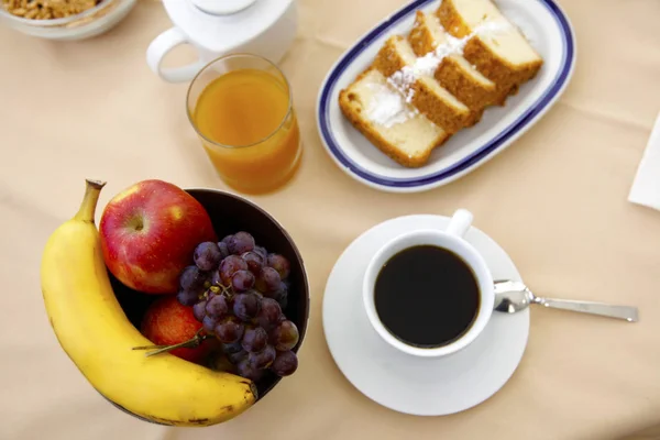 Owoce Kawa Ciasto Tabeli Śniadanie — Zdjęcie stockowe