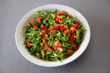 Domates ve diğer otlar marul yeşil salata