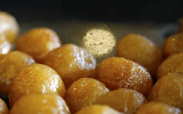 Şurubu çörek ile geleneksel tatlı çörek