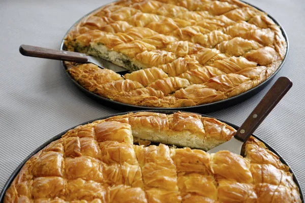 Традиционный Греческий Сырный Пирог Пирог Шпинатом Сковороде — стоковое фото