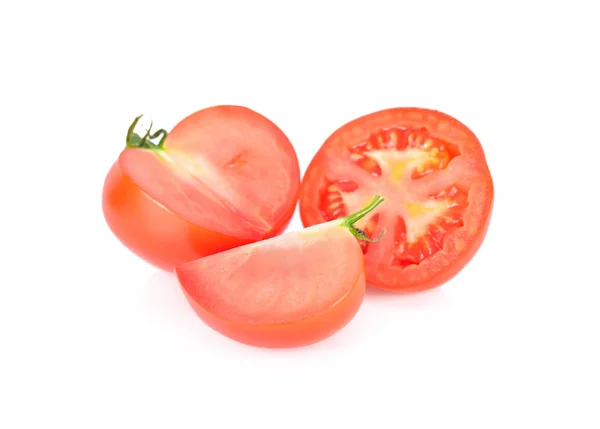 Tomates fraîches demi-coupées avec tige sur fond blanc — Photo