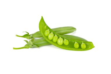 beyaz arkaplanlı taze bezelye.