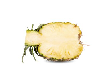 Yarısı soyulmamış olgun ananas beyaz zemin üzerinde