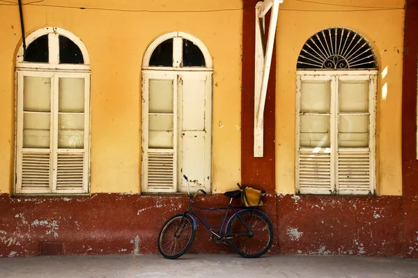 Eski istasyon ile windows ve Bisiklet